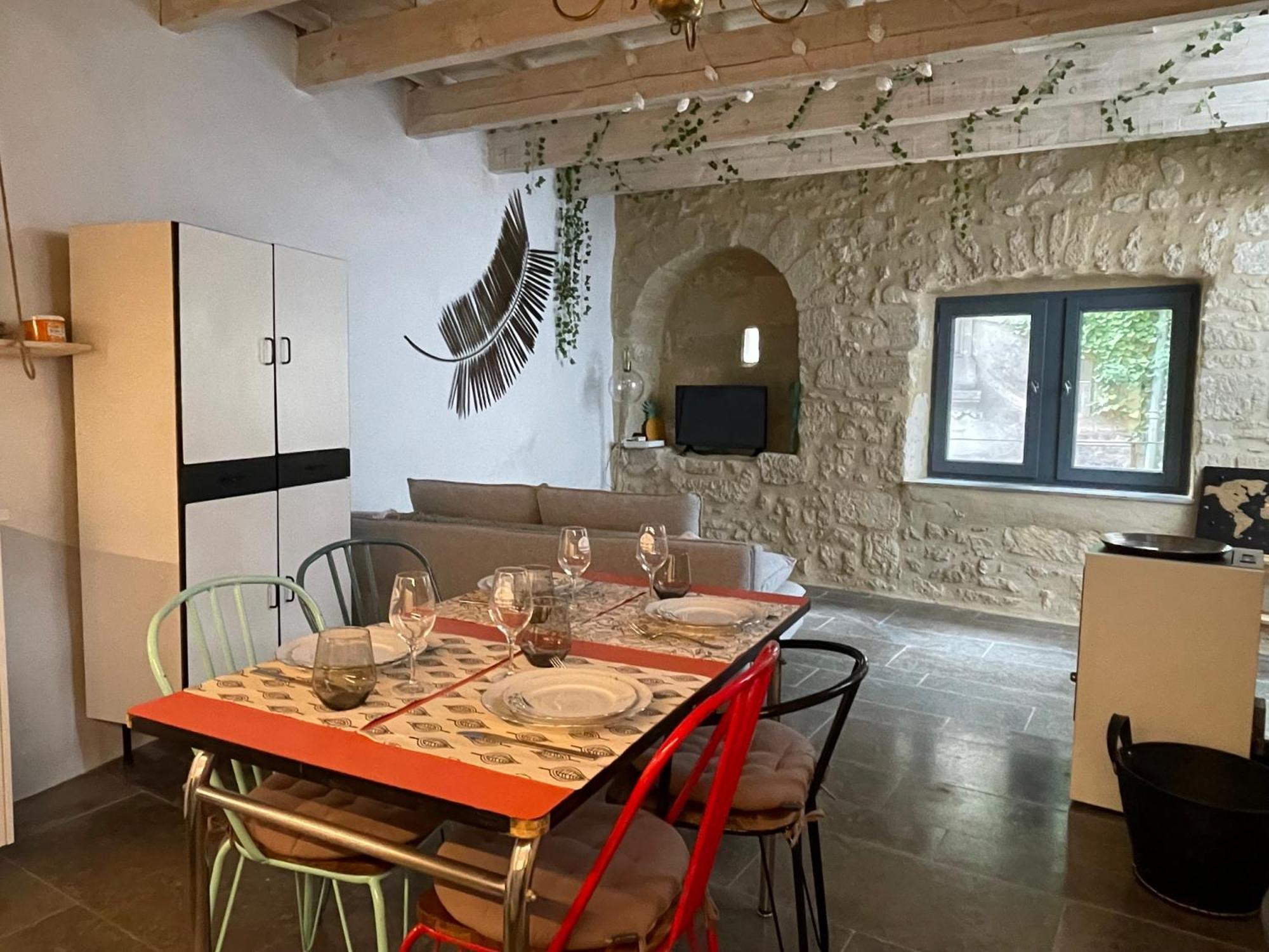 Charmante Maison De Village Collias Zewnętrze zdjęcie